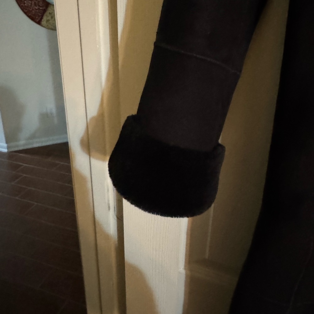 Marc New York Women's Black Genuine Shearling coat. - Picture 4 of 6